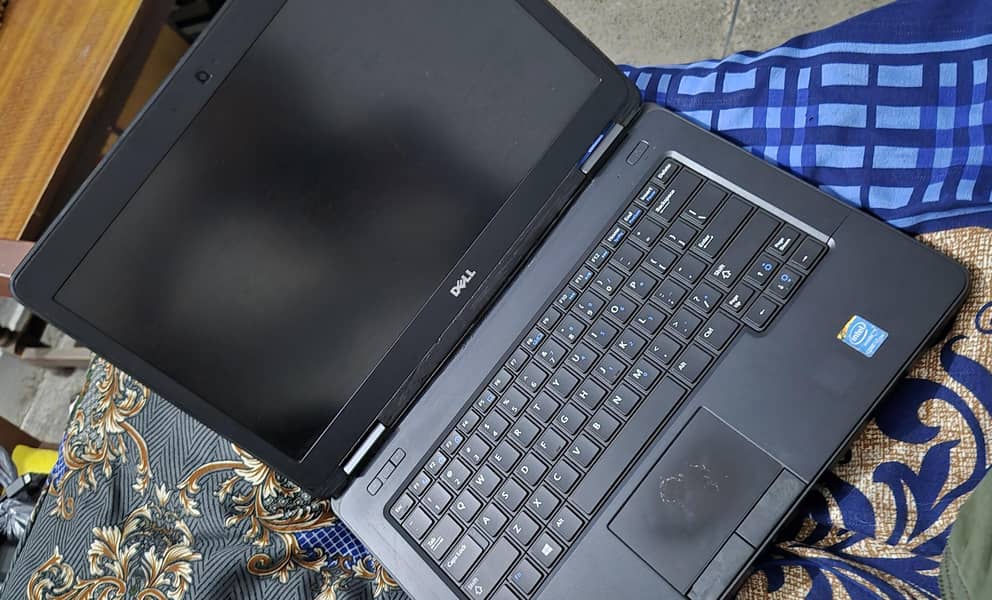 Dell latitude E5440 9