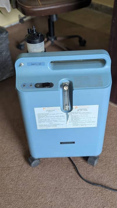 Ever Flo oxygen concentrator.