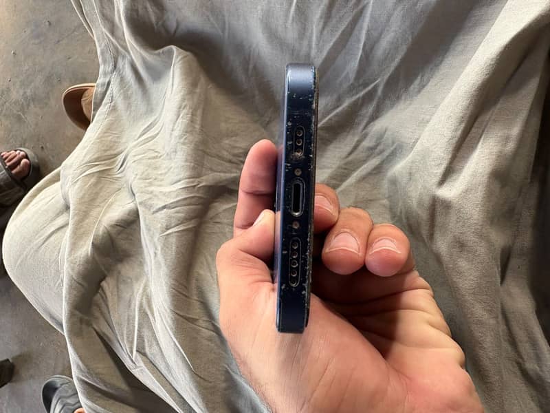 Apple iPhone 12 3
