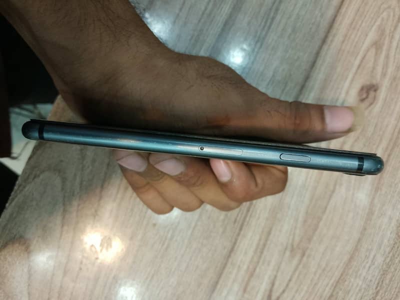 Apple iPhone 8 3