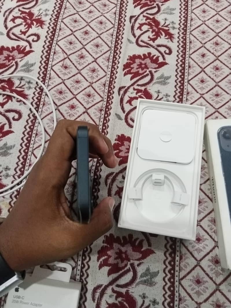 Apple iPhone 13 4