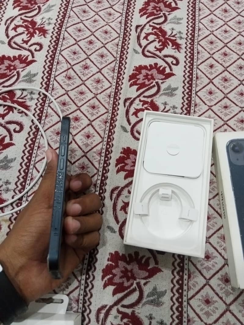 Apple iPhone 13 5