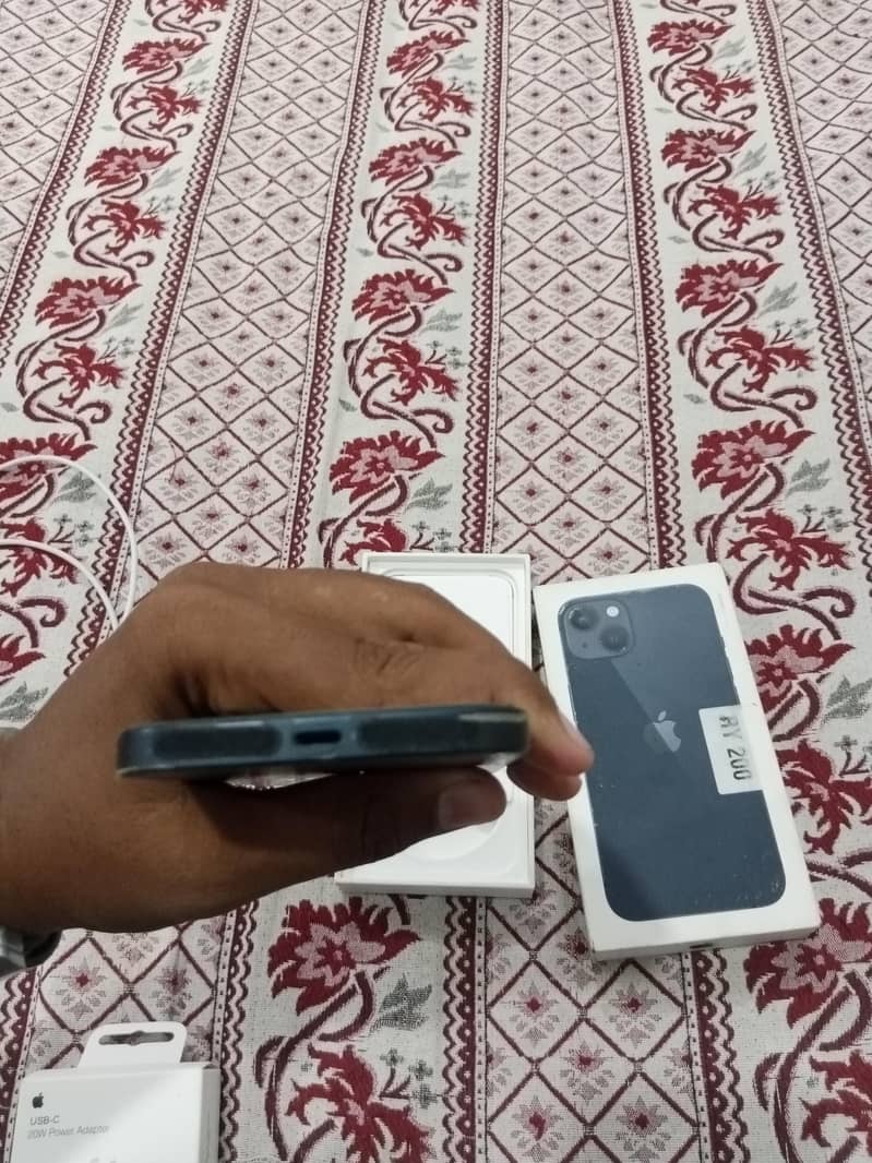 Apple iPhone 13 6