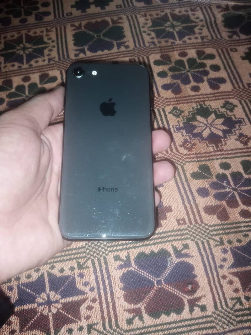 Apple iPhone 8 1