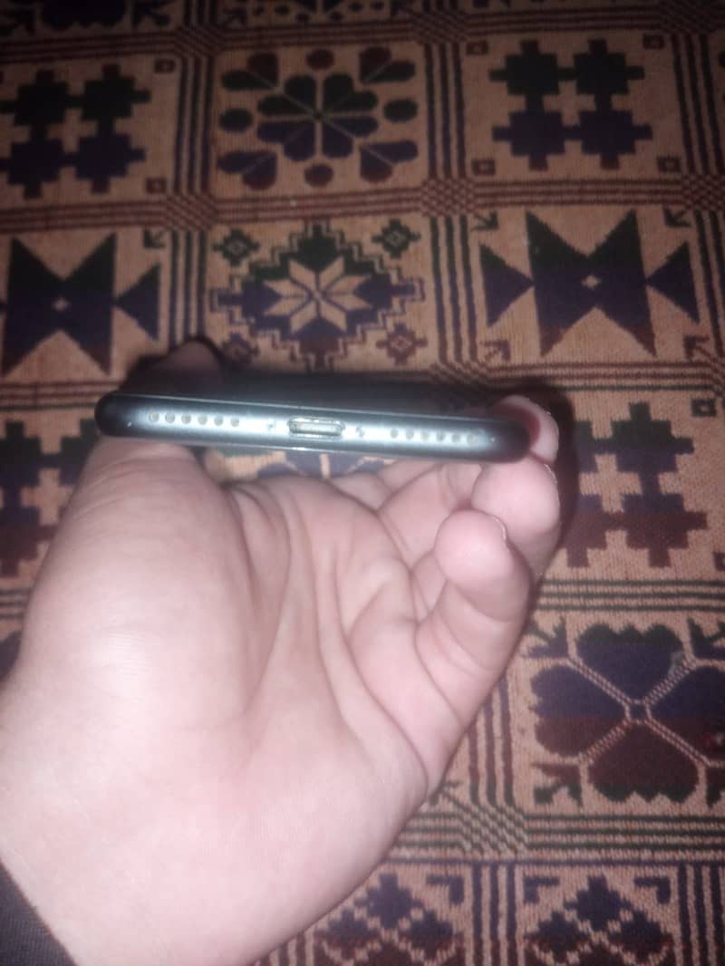 Apple iPhone 8 3