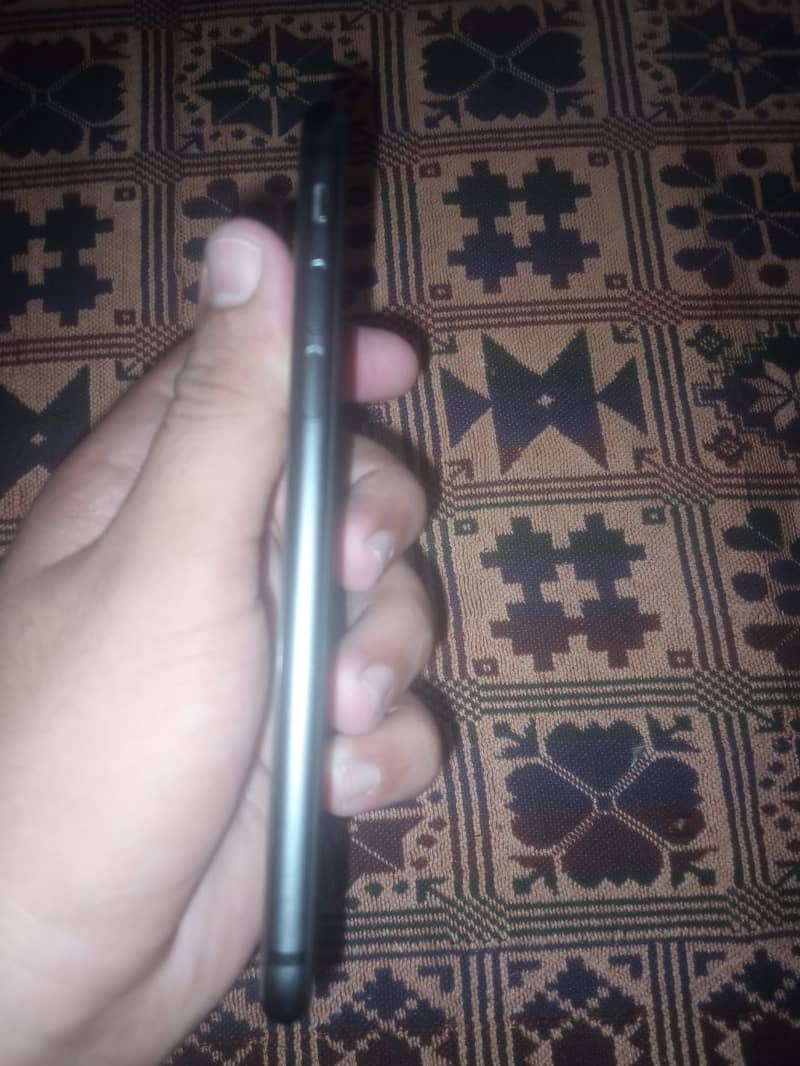 Apple iPhone 8 4