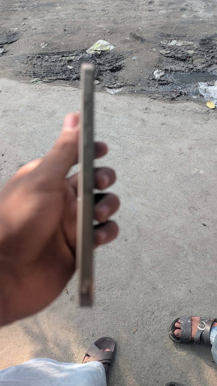 Apple iPhone 16 Pro Max 2