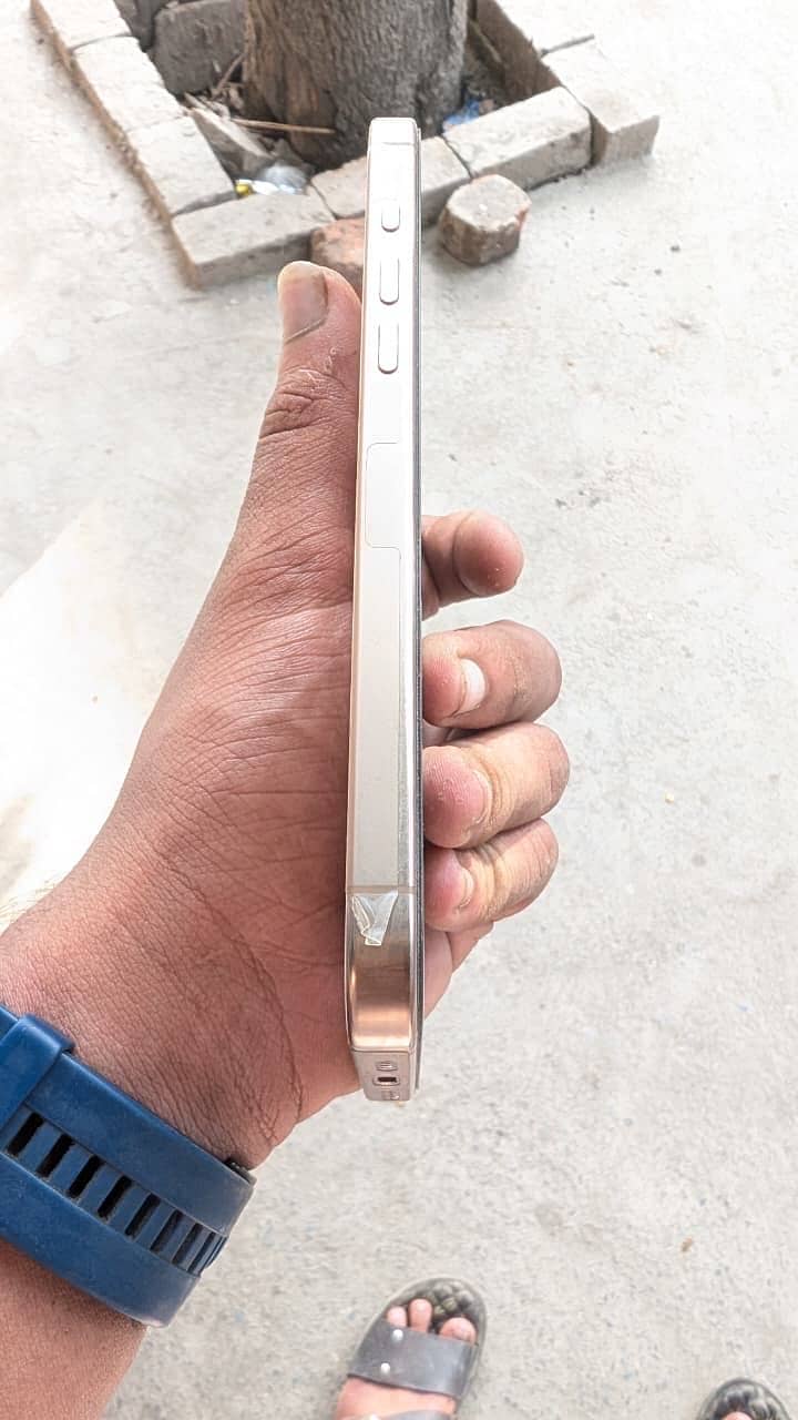 Apple iPhone 16 Pro Max 4