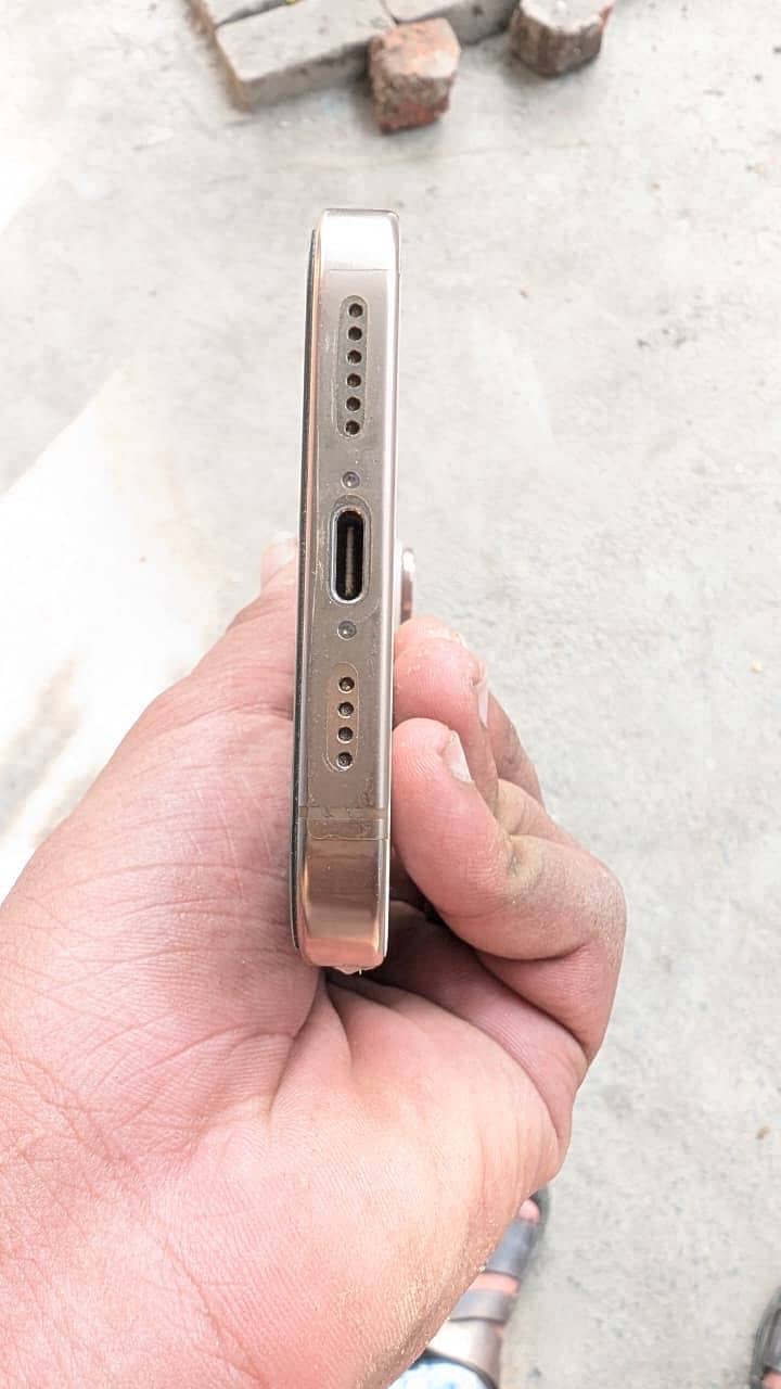 Apple iPhone 16 Pro Max 5