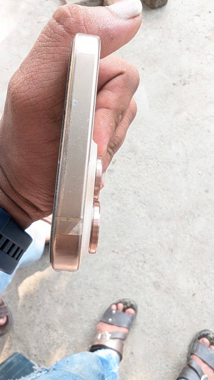 Apple iPhone 16 Pro Max 7