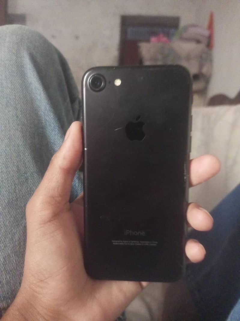 Apple iPhone 7 0
