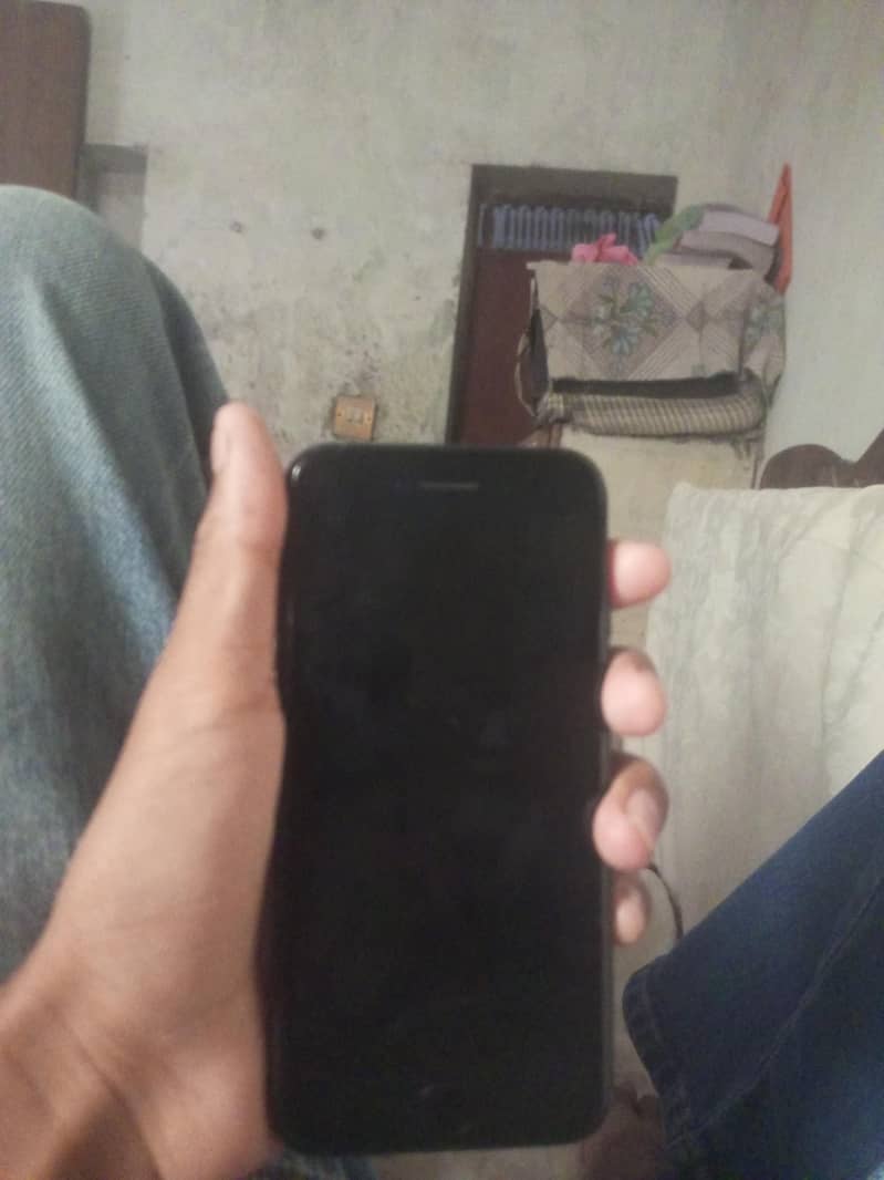 Apple iPhone 7 1