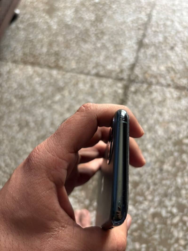 Apple iPhone 11 Pro 3