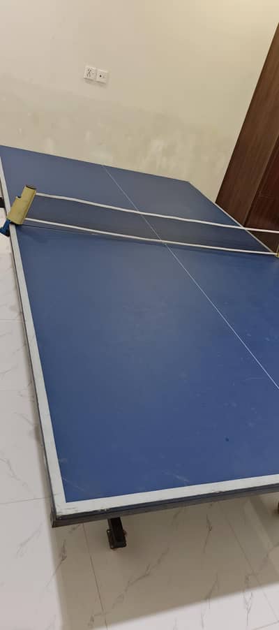 Table tennis table, 2 rackets, ball
