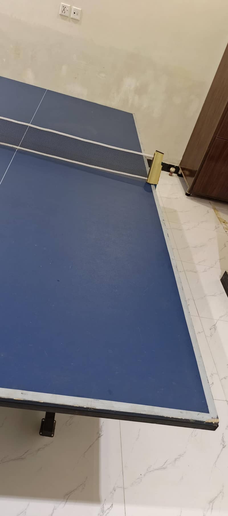Table tennis table, 2 rackets, ball 1