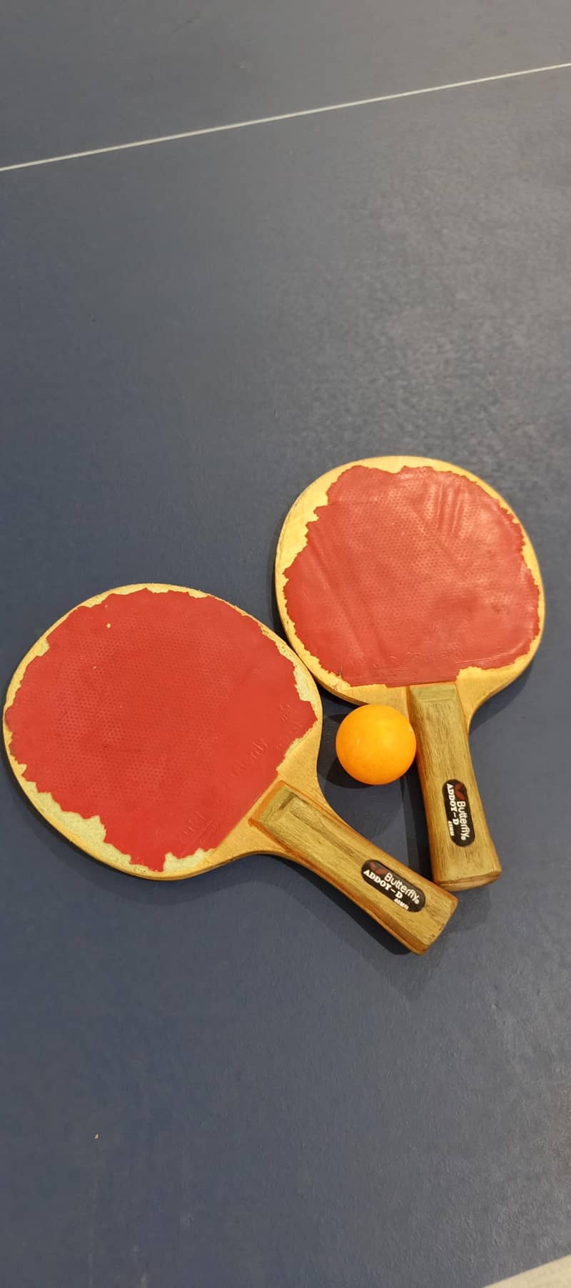 Table tennis table, 2 rackets, ball 3
