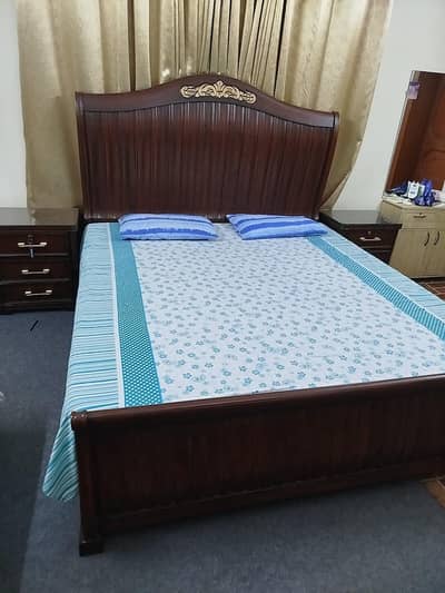 King size Wooden Bed for Sale
