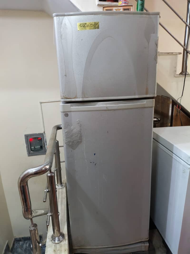 Dawlance Medium Size Fridge 1
