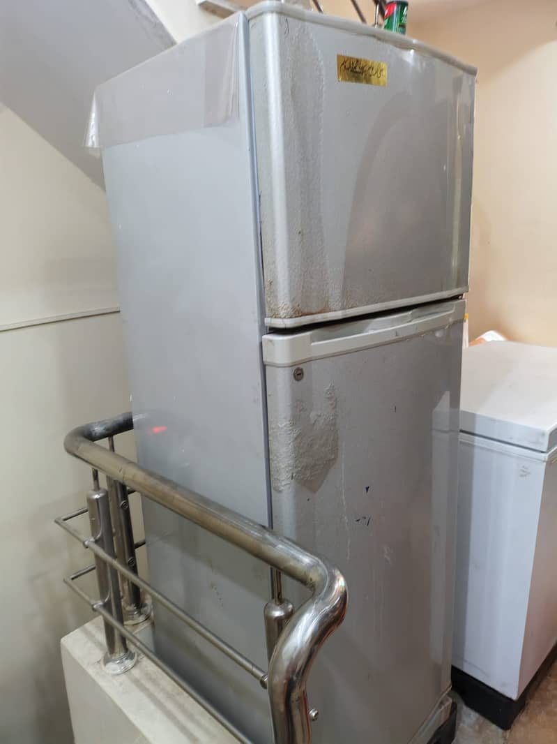 Dawlance Medium Size Fridge 2