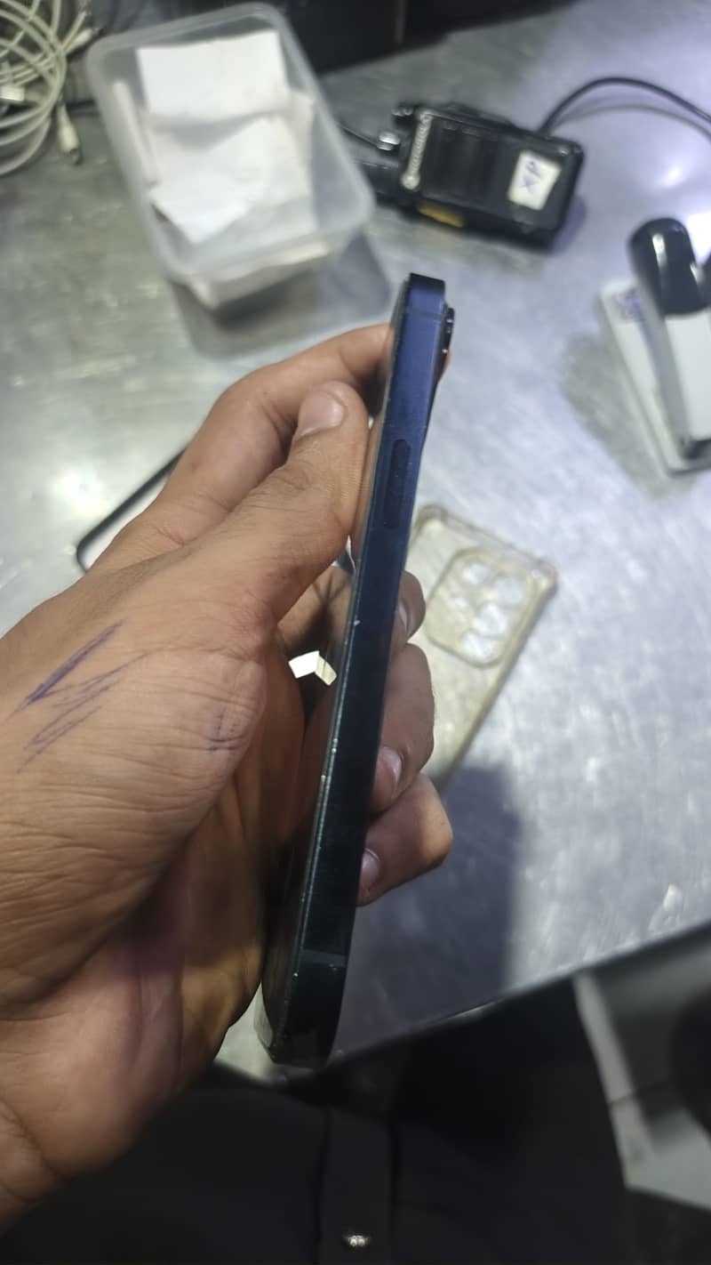 Apple iPhone 13 1