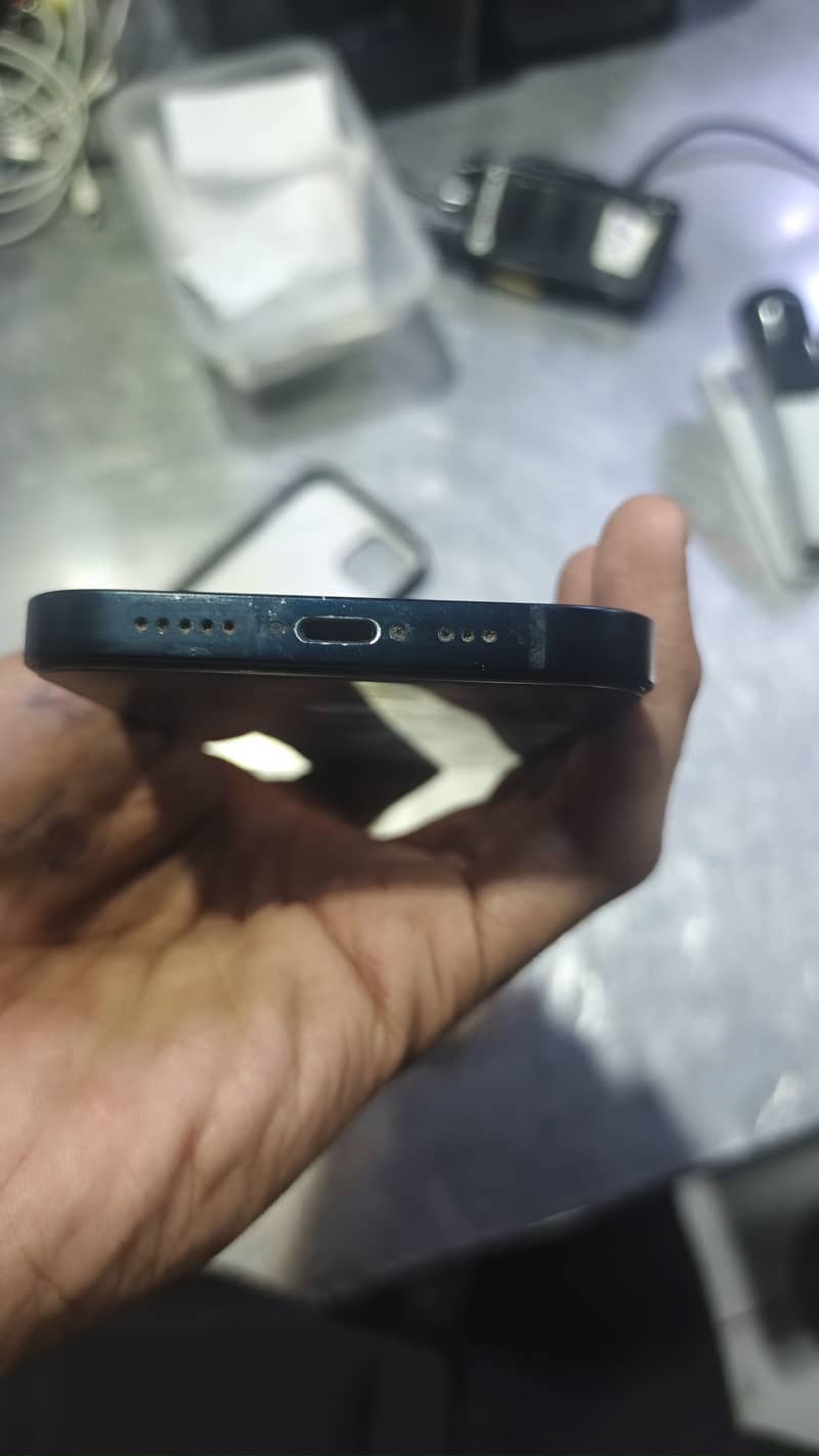 Apple iPhone 13 4