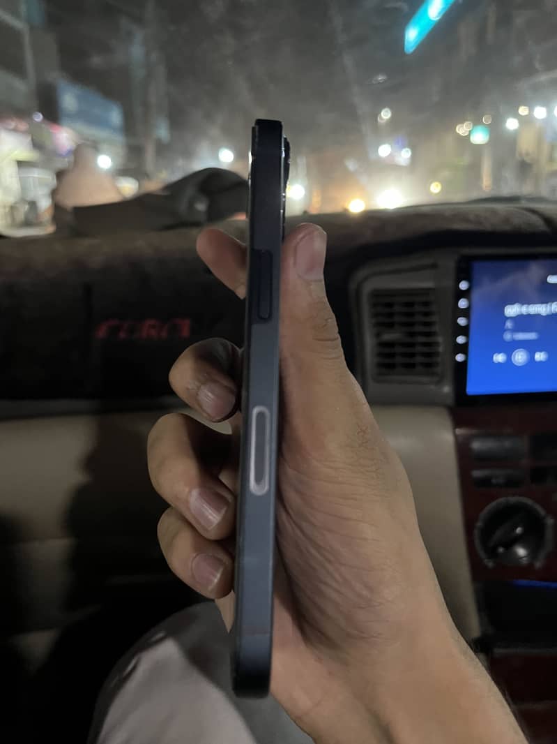 Apple iPhone 13 0