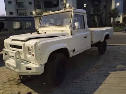 Land Rover Defender profile pickup 2001