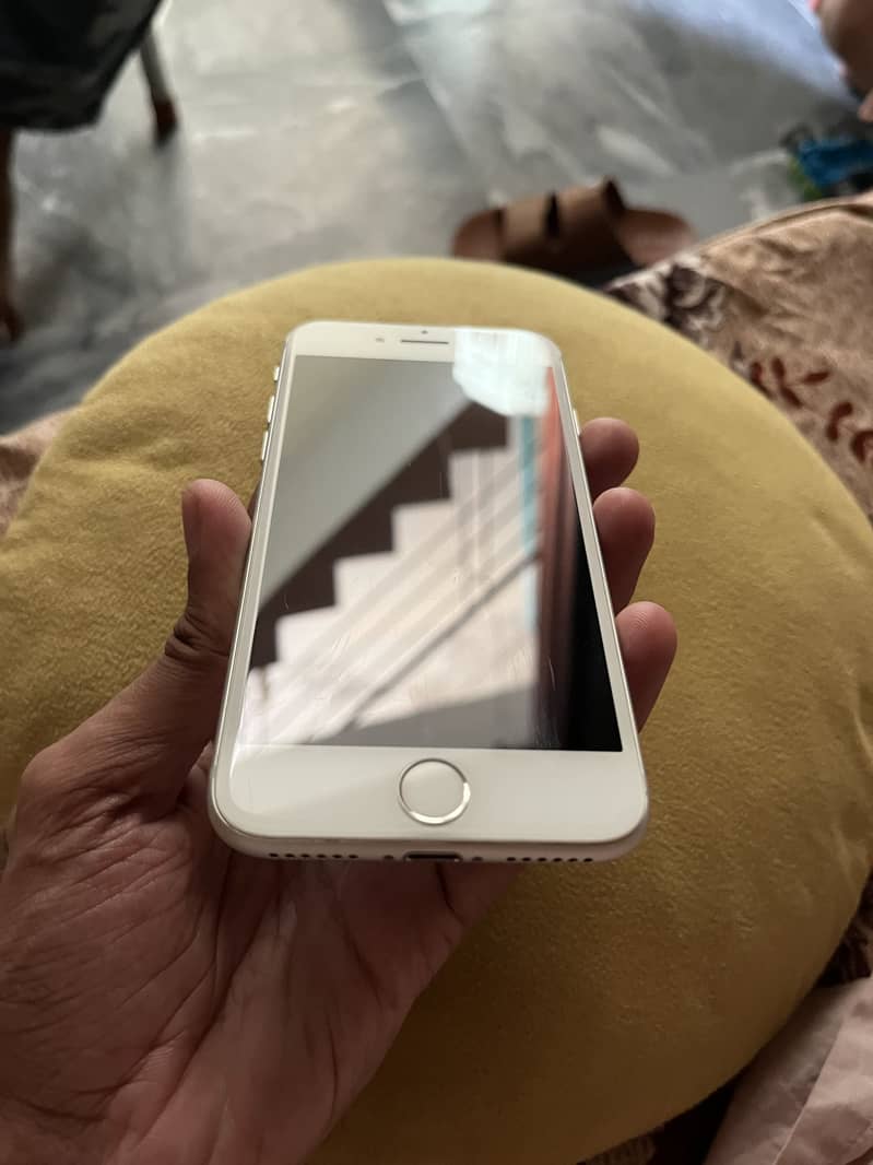 Apple iPhone 7 1