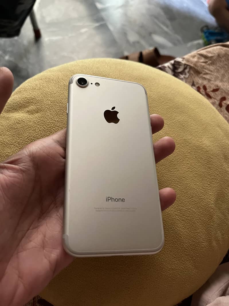 Apple iPhone 7 2