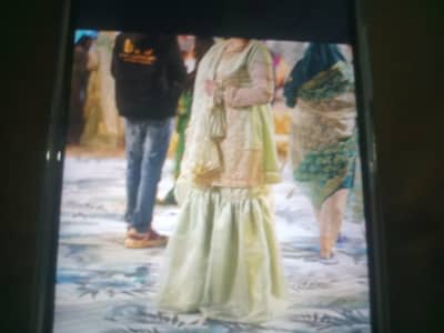 1 DAFA USED HAI GARARA HAI 3 PCS KAPRA SHEFON BOUTIQUE SE BANVAYA HAI