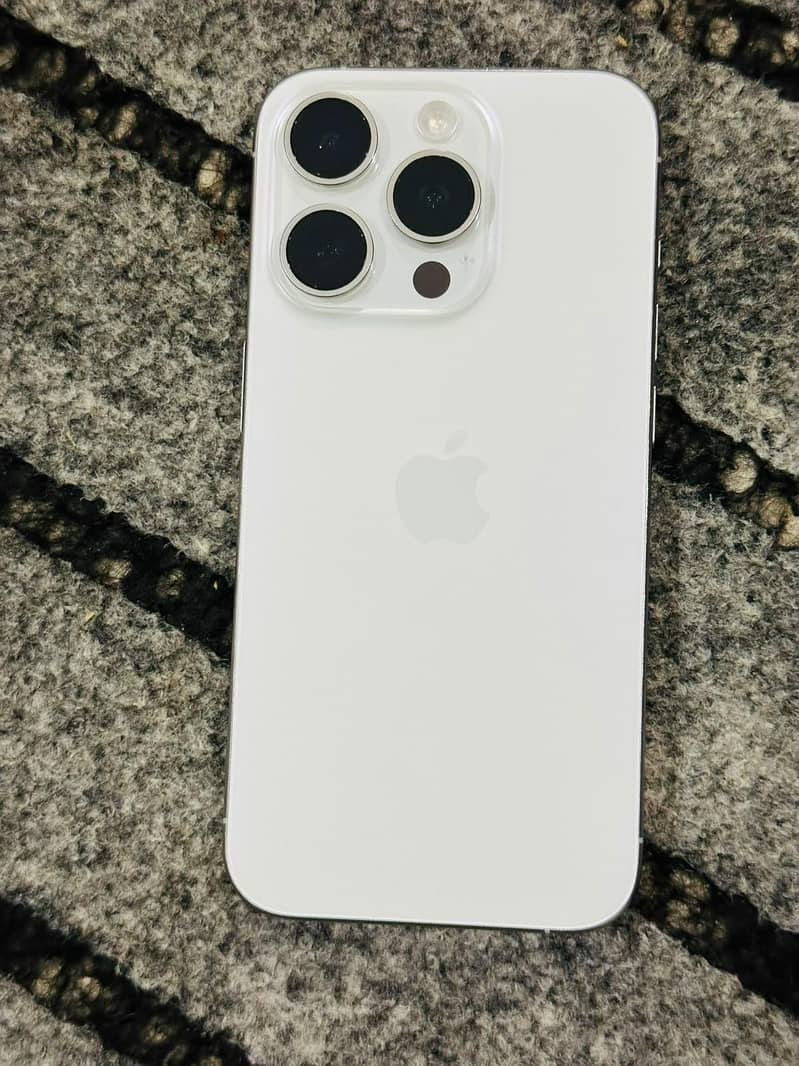 Apple iPhone 15 Pro 0