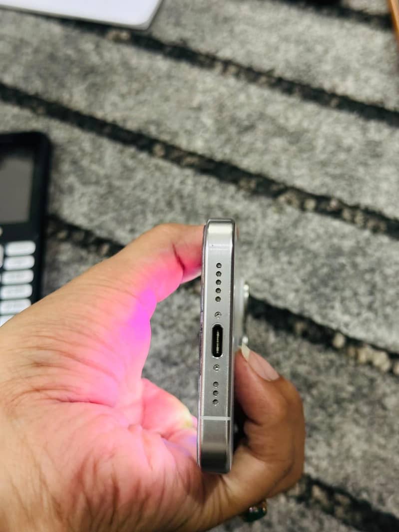Apple iPhone 15 Pro 2