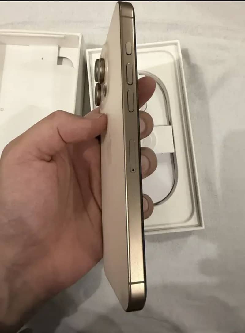 Apple iPhone 16 Pro Max 3