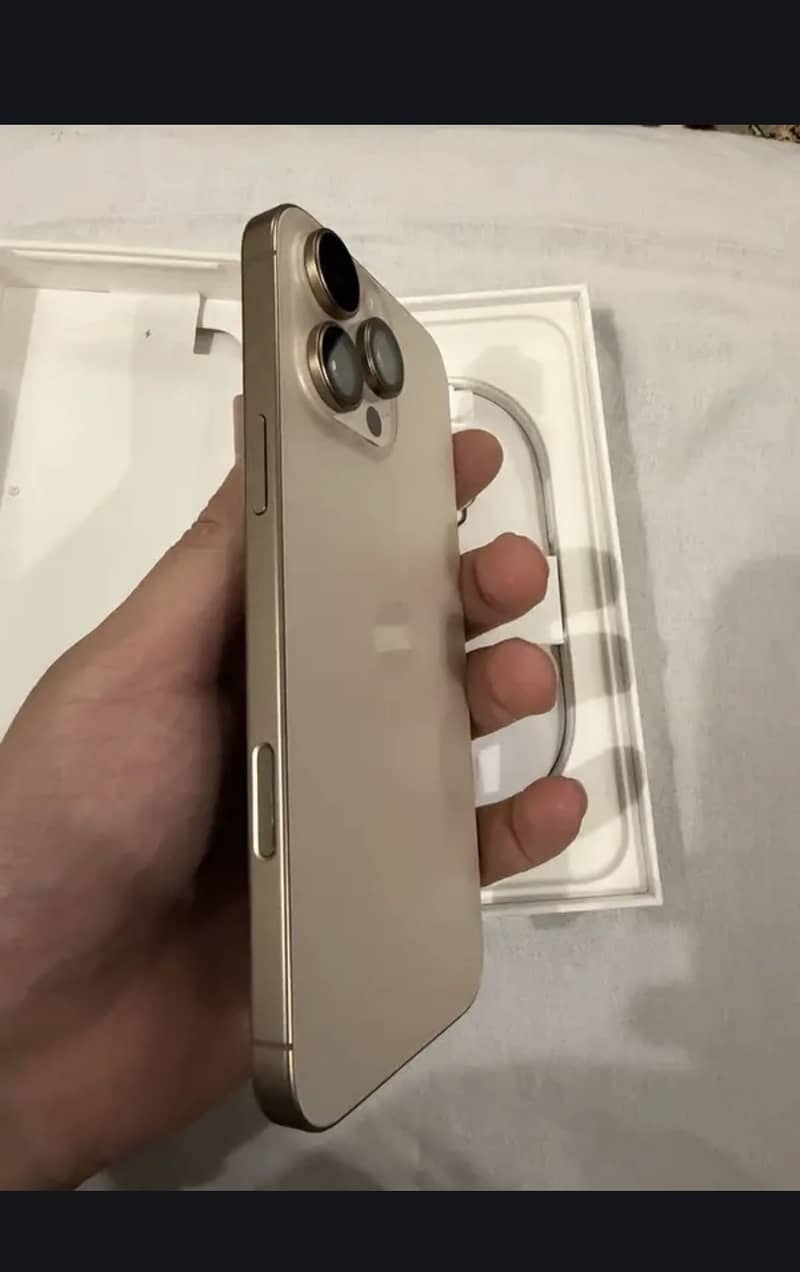 Apple iPhone 16 Pro Max 4