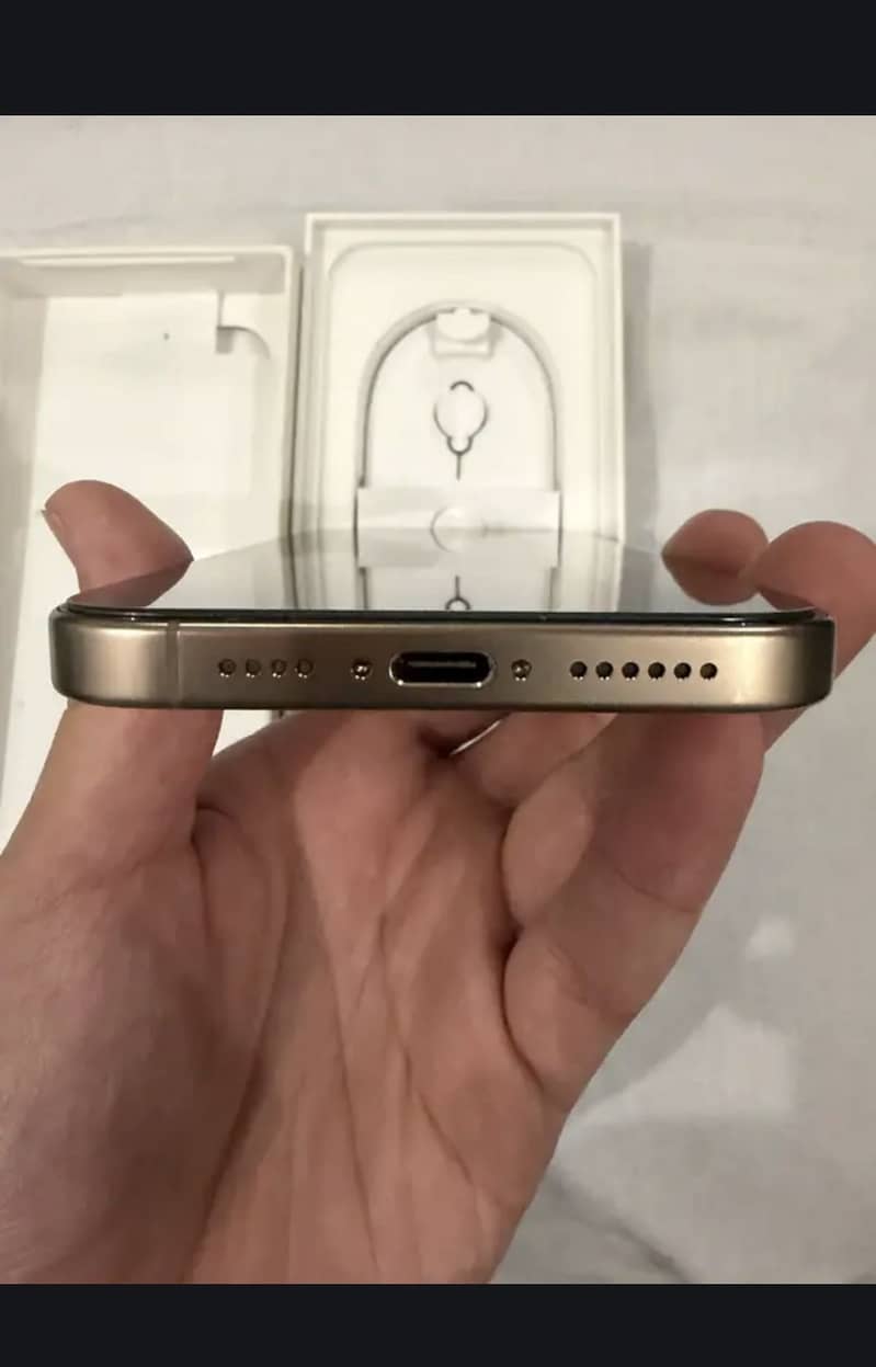 Apple iPhone 16 Pro Max 5