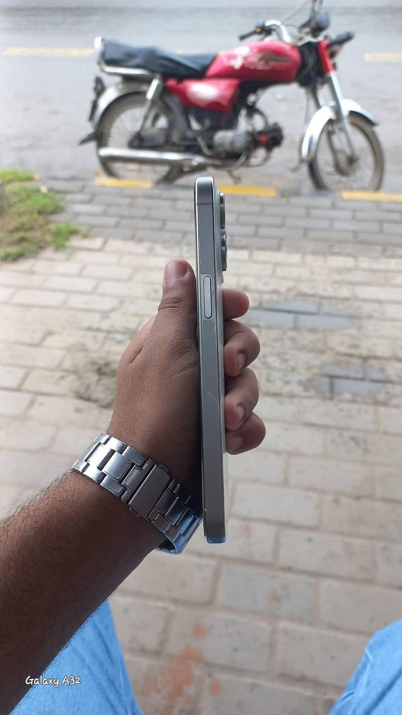 Apple iPhone 15 plus 4