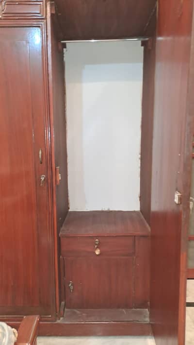 bed set with completet furniture , bed with dressing , solid bed set