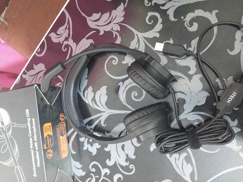 wired Itech telecom headphones 1