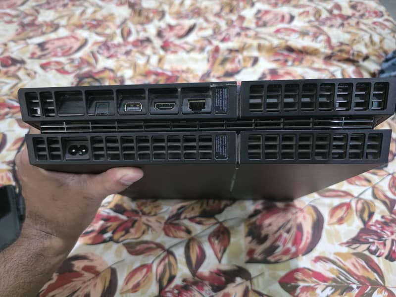 Ps4 sealed 1TB one controller 2