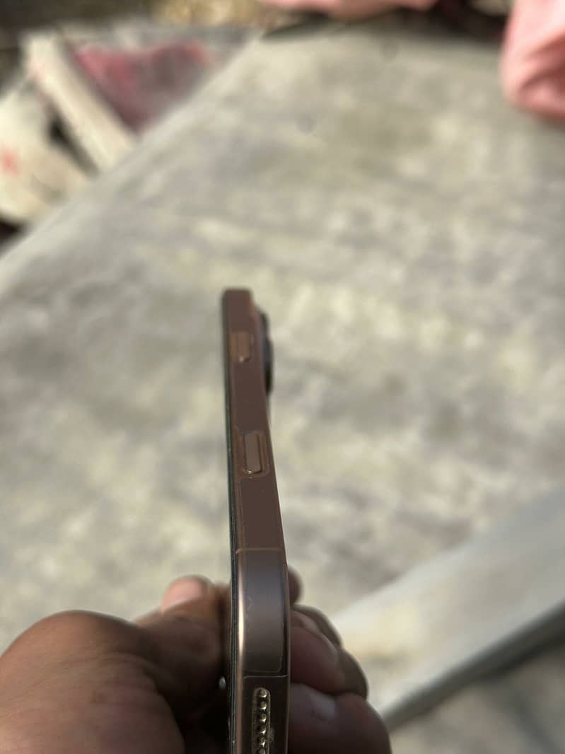 Iphone 16 pro max 1