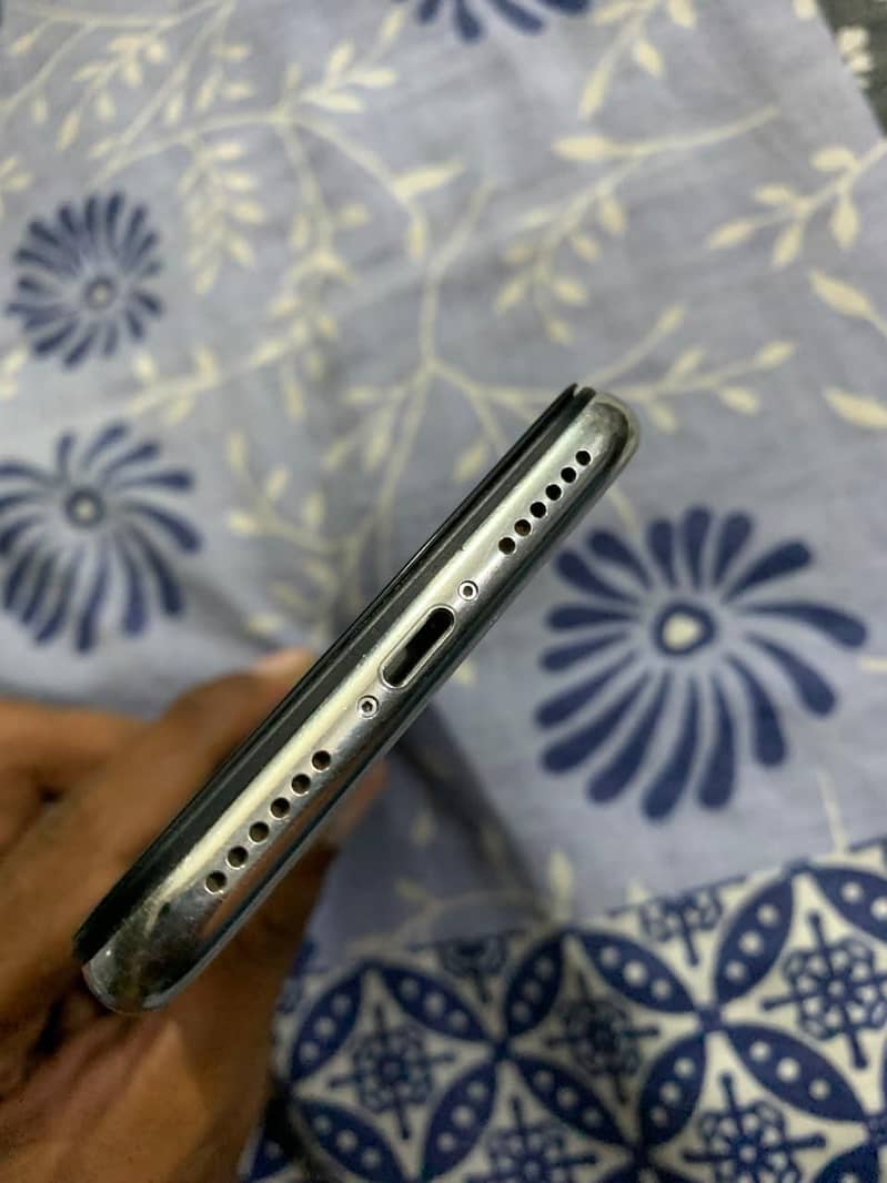 Apple iPhone X 3
