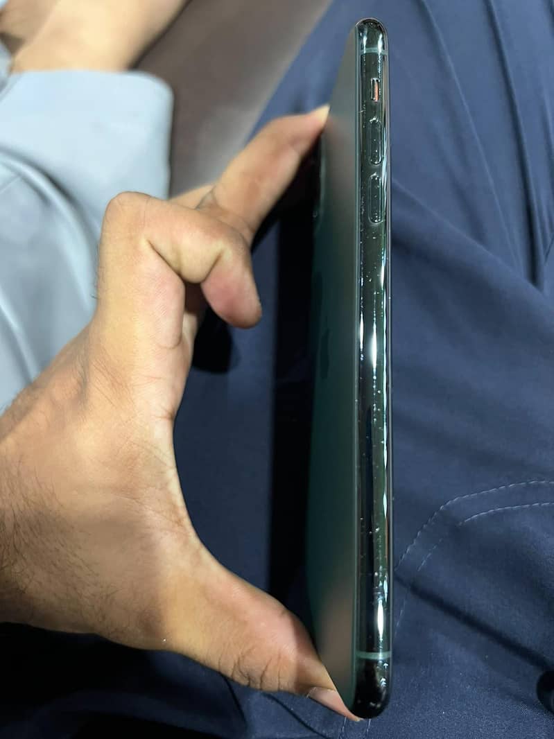 Apple iPhone 11 Pro Max 2