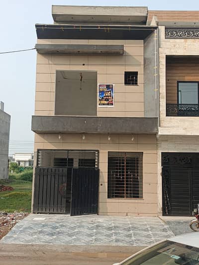 5 MARLA HOUSE AVAILABLE FOR SALE IN MARGHAZAR OFFICER COLONY AWAN TOWN LAHORE. . BEST LOCATION