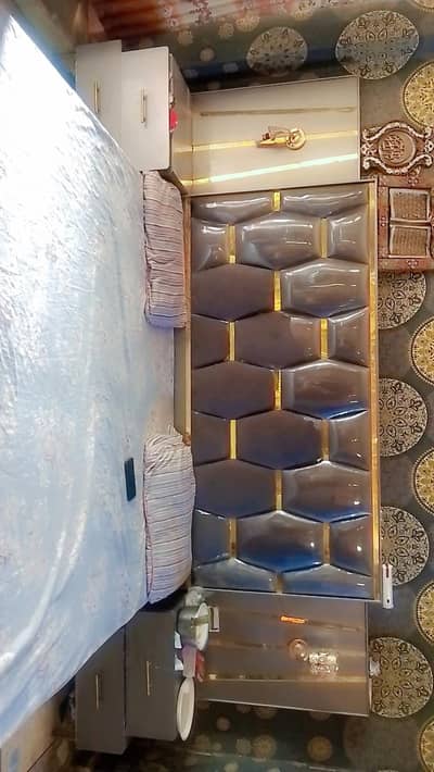 Bed set with dressing