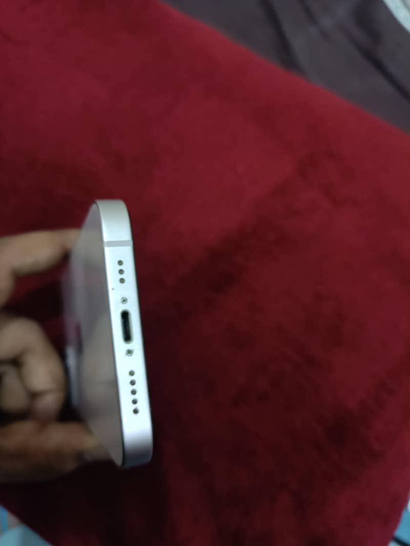 Apple iPhone 13 5