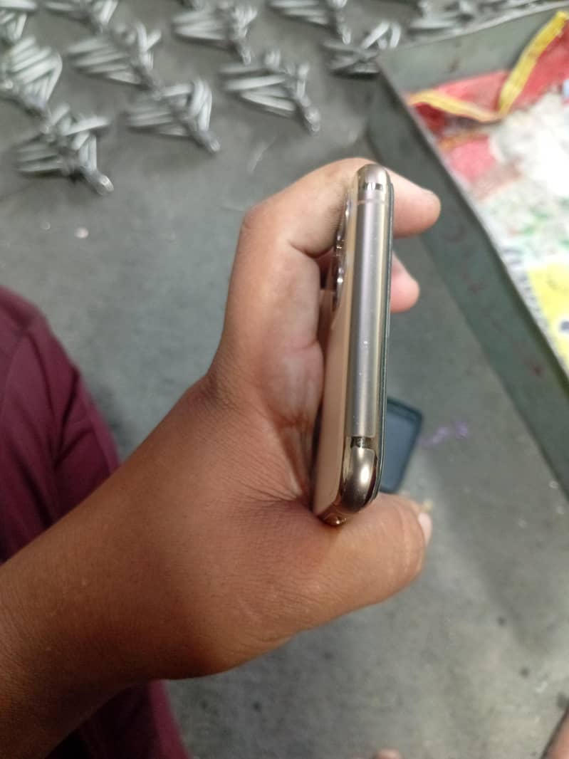 Apple iPhone 11 Pro Max 1