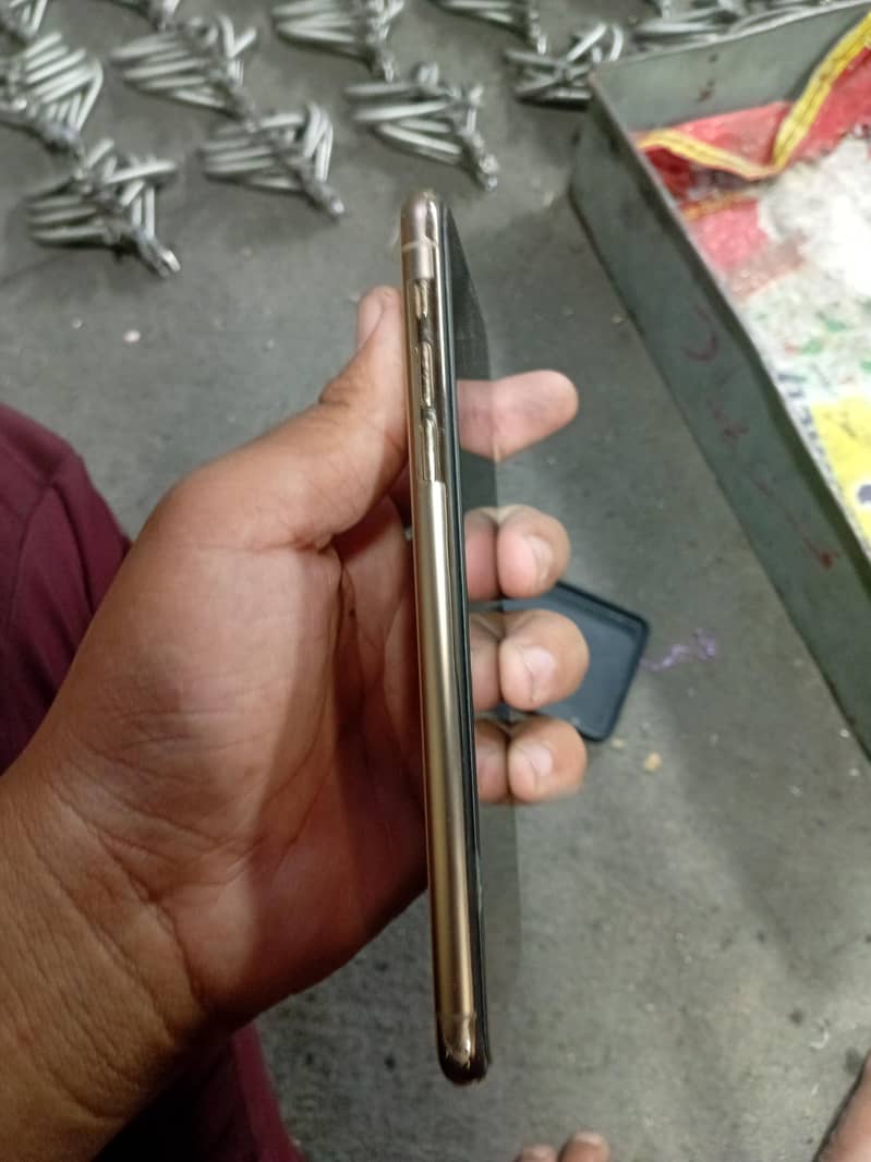 Apple iPhone 11 Pro Max 2