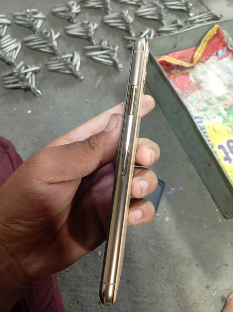 Apple iPhone 11 Pro Max 3
