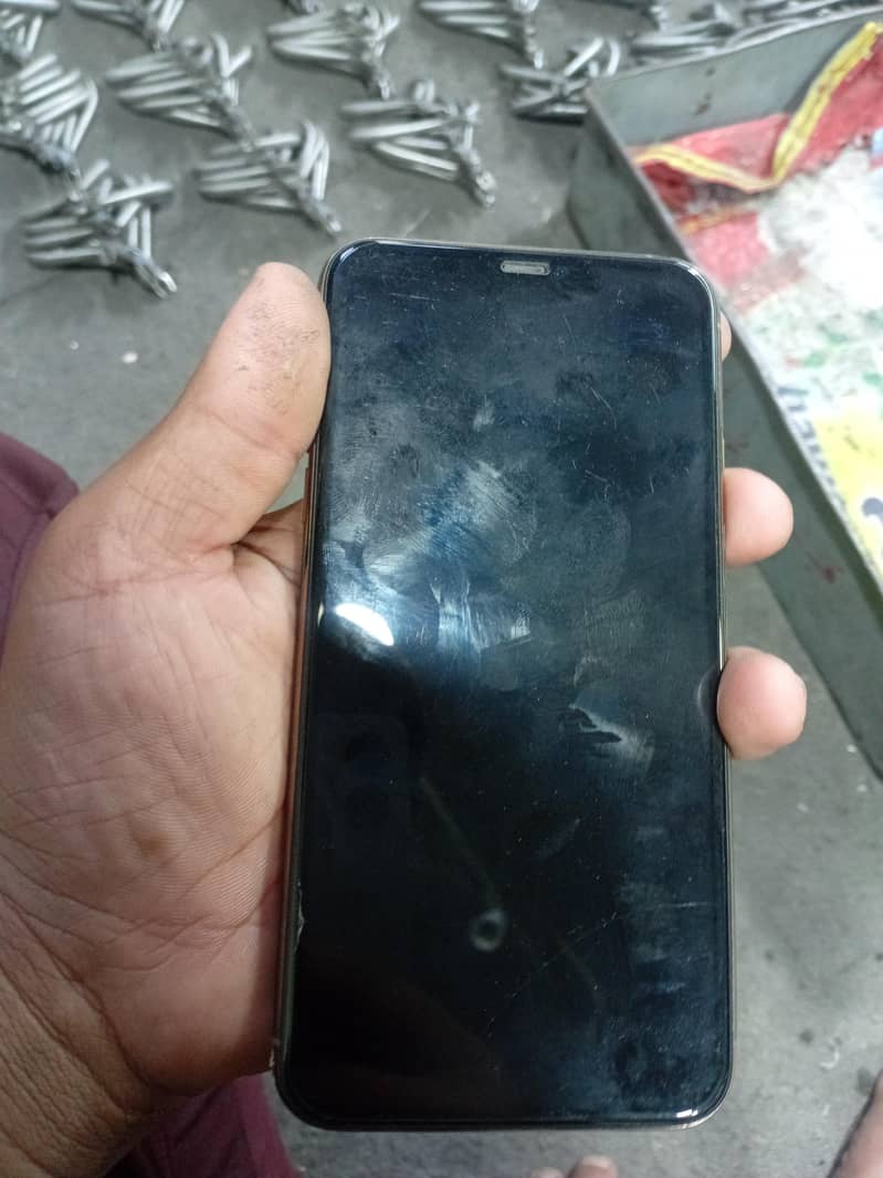 Apple iPhone 11 Pro Max 4