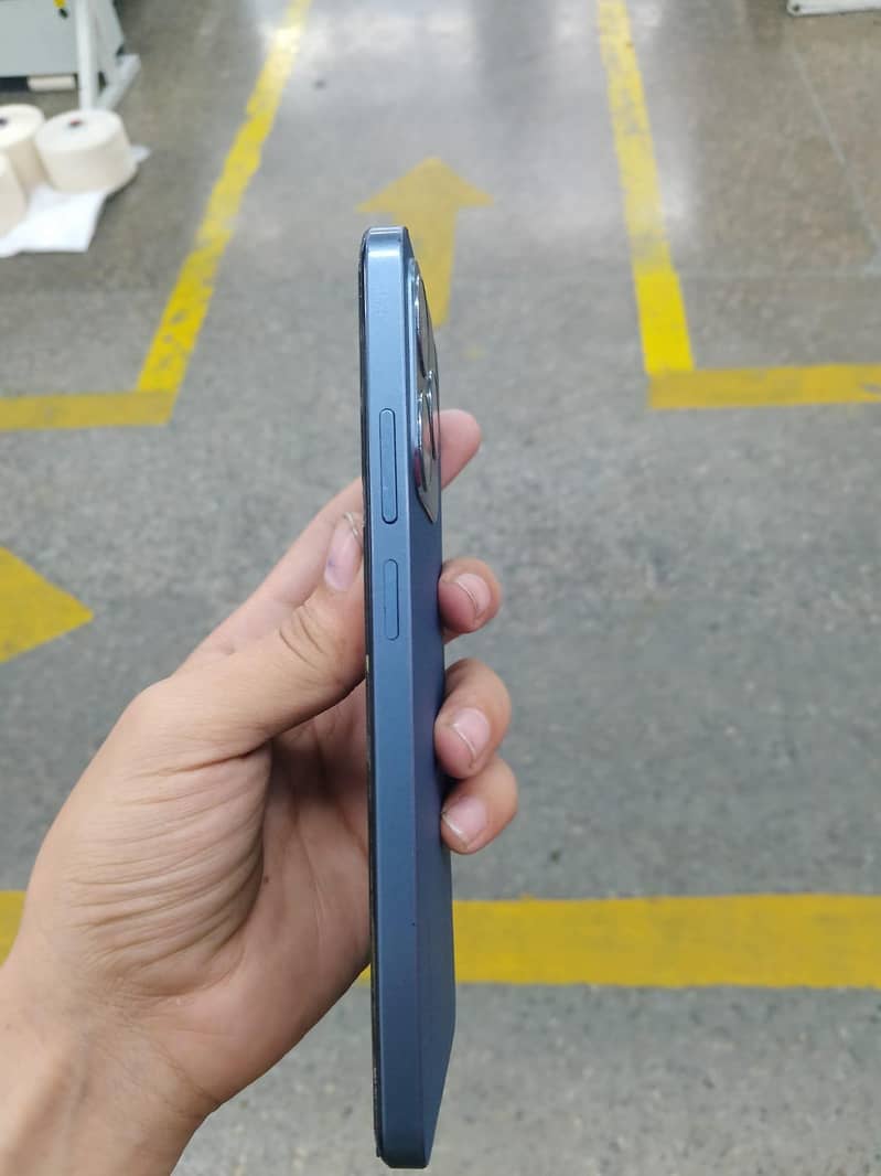 Realme C63 4